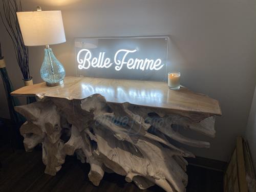Belle Femme salon