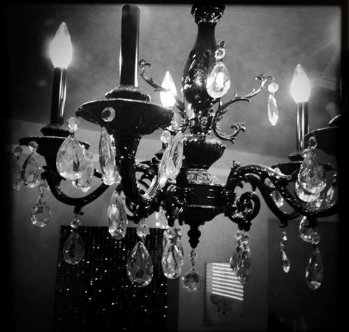 Chandelier Salon